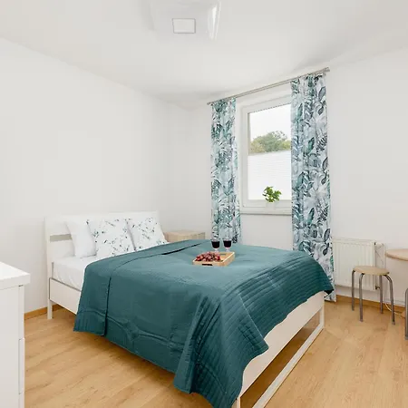 Family With Parking By Renters Lejlighed *