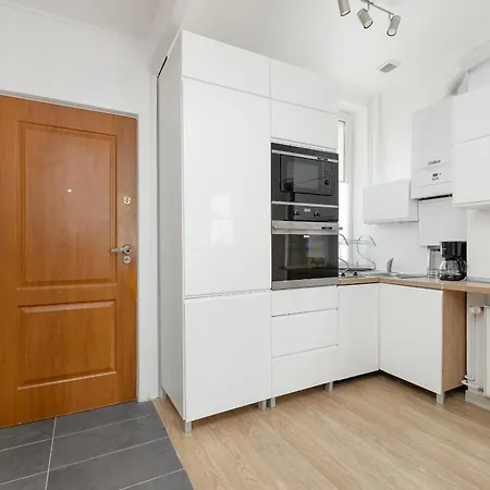 Apartment Family With Parking By Renters *